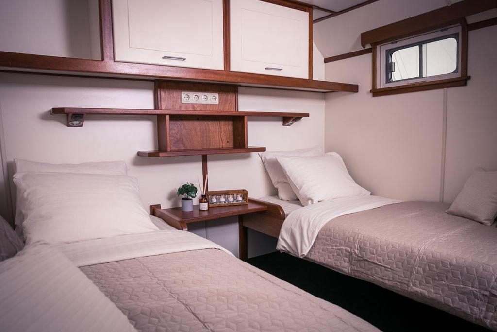 Unique Hotelboat Botel Lena Maria Amsterdam Eksteriør bilde